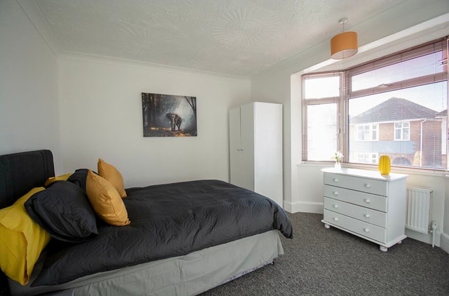 Large Double Room Main Photo