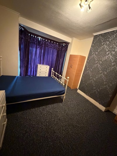 Double room in Edmonton  Main Photo