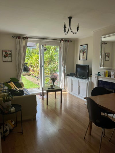 2 large bedrooms in sunny garden house Main Photo