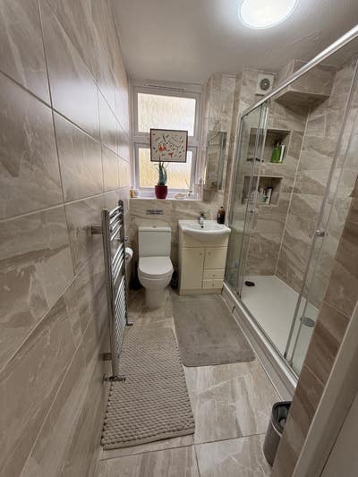 Furnished double bedroom Main Photo