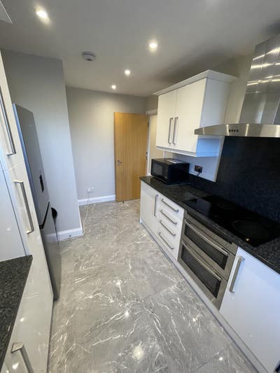 X2 Large Double Rooms in Modern Flat Share  Main Photo