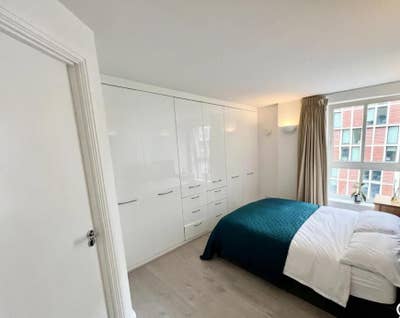 Spacious Double Room with Ensuite Near the City-E1 Main Photo