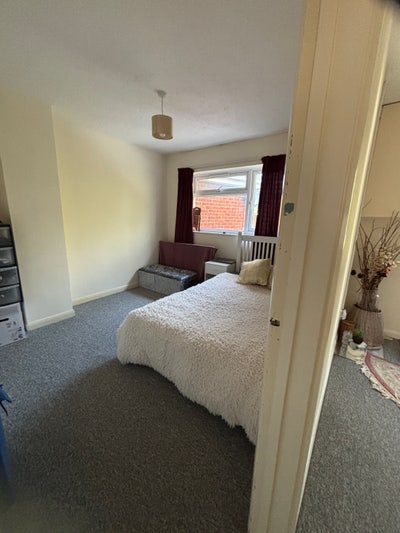 A double bedroom available  Main Photo