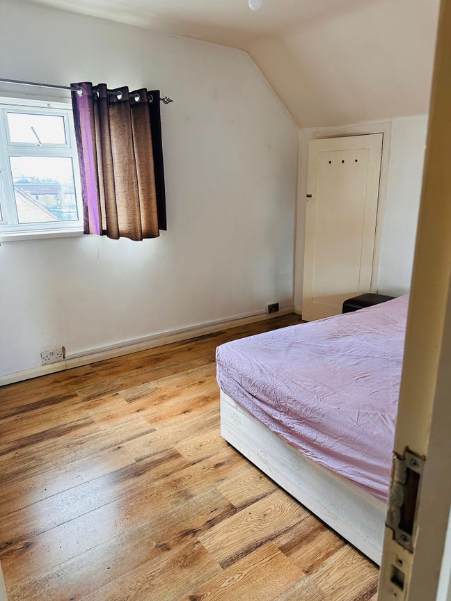 Double Room in a chilled house 🏡  Main Photo