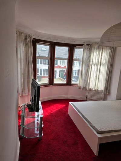 Bright & Spacious Double Rooms | N13 | Bills Inclu Main Photo