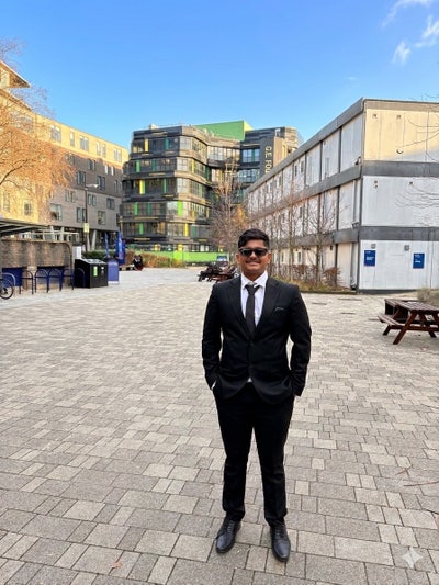 Professional Male seeks a single or double room Main Photo