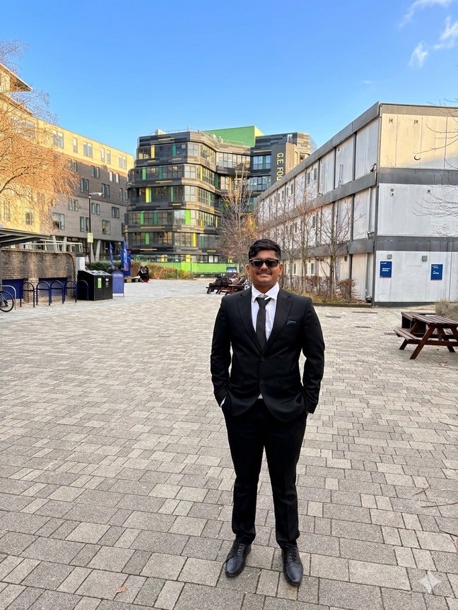 Professional Male seeks a single or double room Main Photo