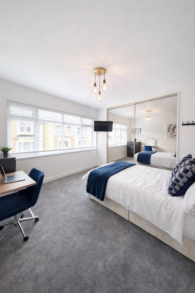 Luxurious house w/ Stunning Double rooms!  Main Photo