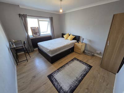 Basildon Master Room 💷 Great Value Main Photo