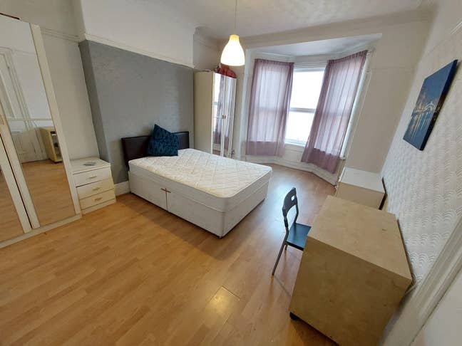 Large Double Room in 3 Bed Flat | All Bills Inc. Main Photo