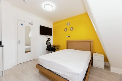 Luxury Room in Brand New Beautiful HMO  Main Photo