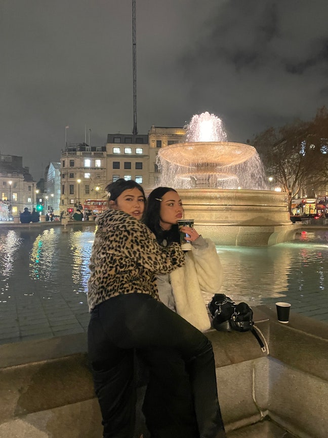 2 girl just looking for 2 rooms or a ‘buddy’ Main Photo