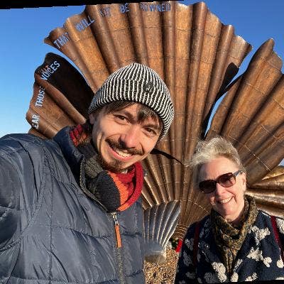 Looking for love… and a room in Hackney Main Photo