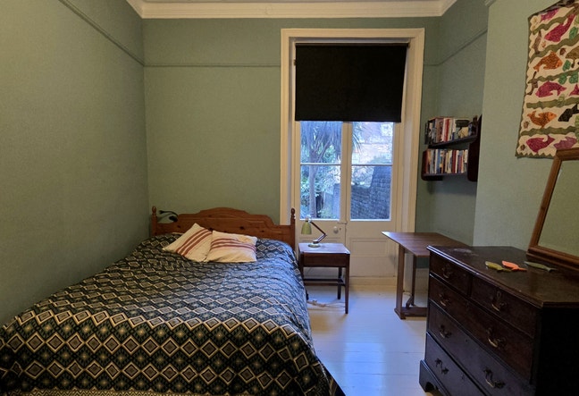 Large Double Room in Garden Flat  Main Photo