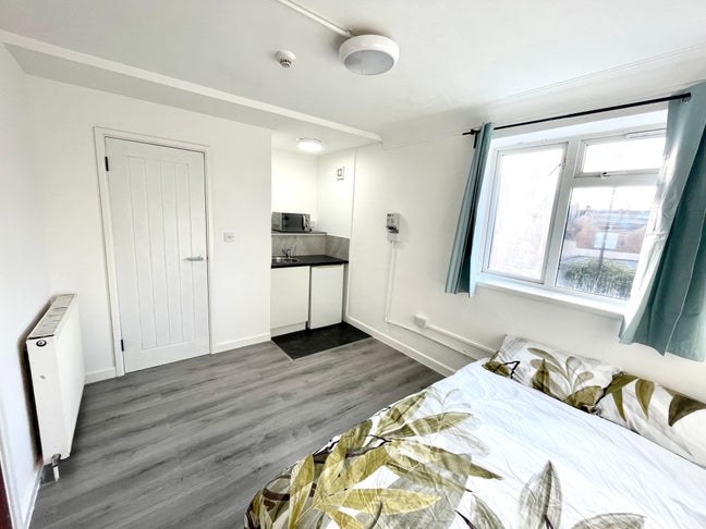 Studio in Dudley Town Centre  Main Photo