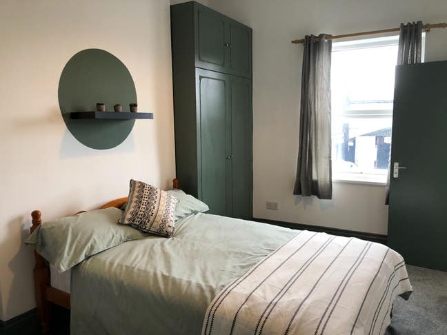 Spacious Ensuite Room in Centre of Huddersfield Main Photo