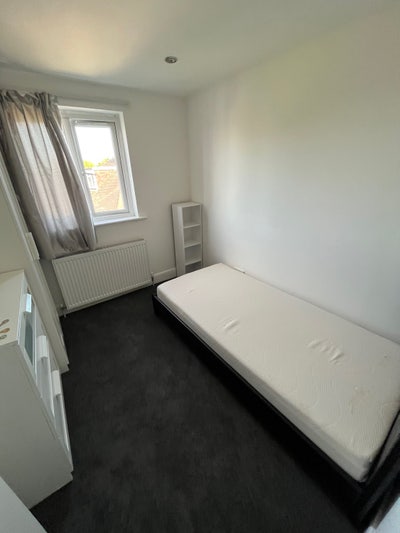 Single size  room in Harrow! Main Photo