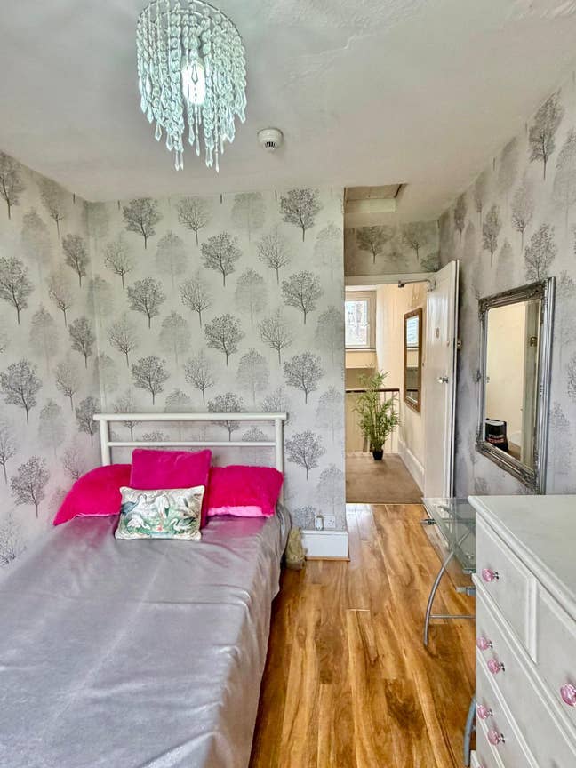 Pevensey Road, Eastbourne | Double Room Main Photo