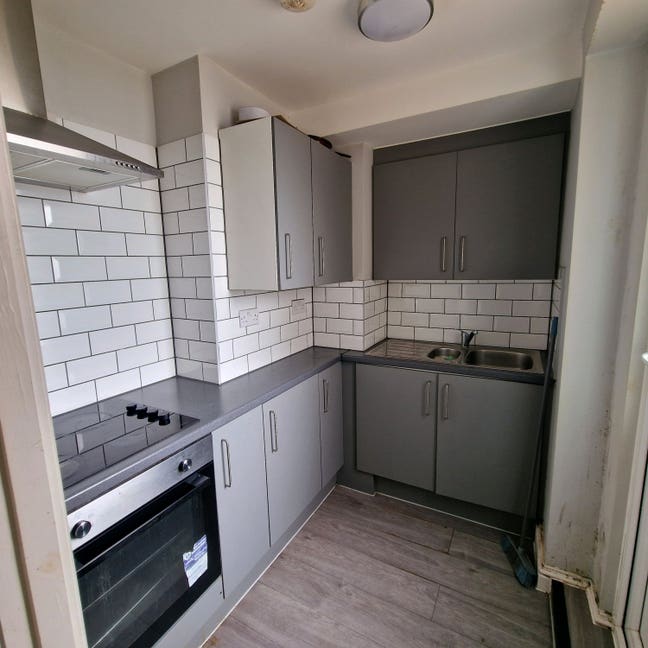 One Bed Apartment, Sn1 Old Town (Private Landlord) Main Photo