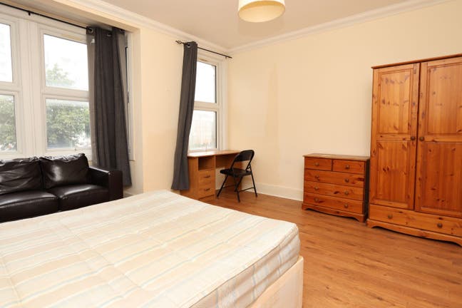 Top 3 Rooms in Canary Wharf Area Next to Dlr Line  Main Photo