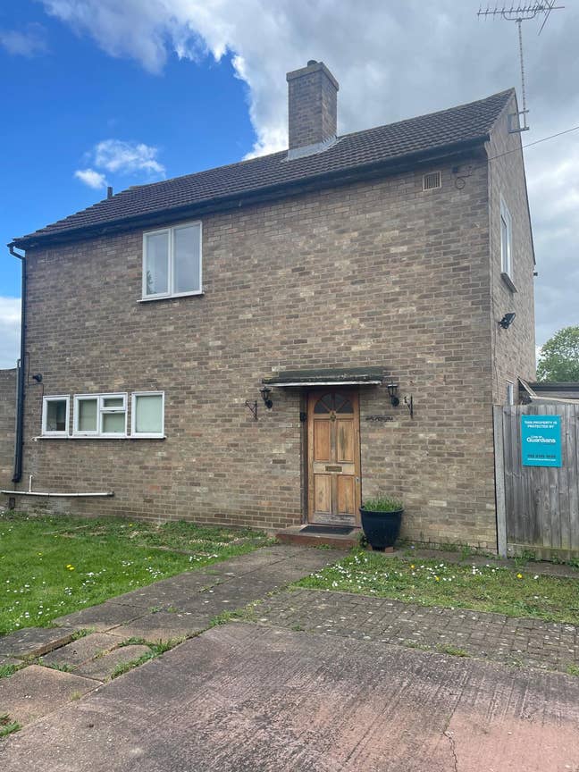 Large House in Feltham Main Photo