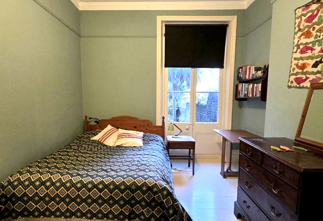 Large Double Room in Garden Flat  Main Photo