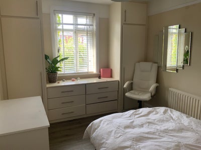 Superb Double Bedroom  Main Photo