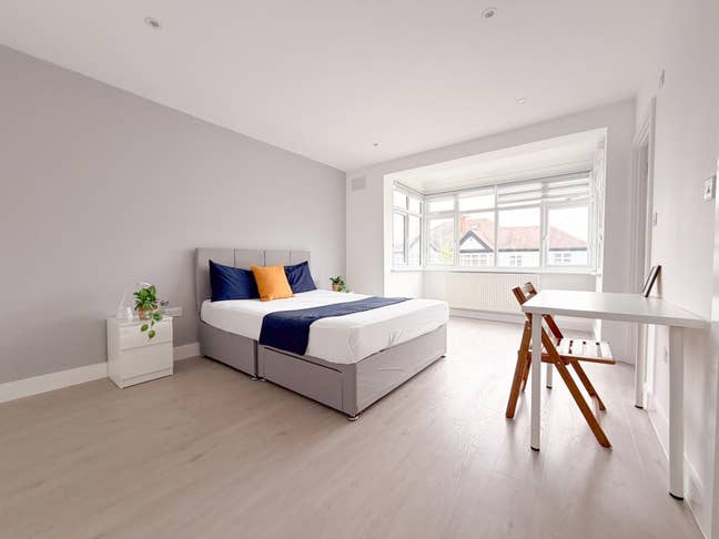 6-Ensuite Rooms in Luxury Villa – North Wembley Main Photo