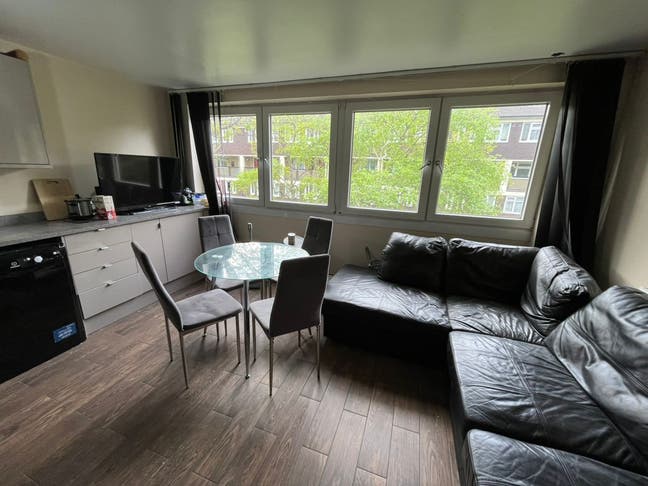 Double Bedroom  Main Photo