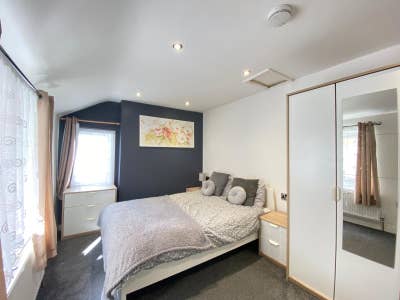 Double Room - Nearby Mainline Station Main Photo