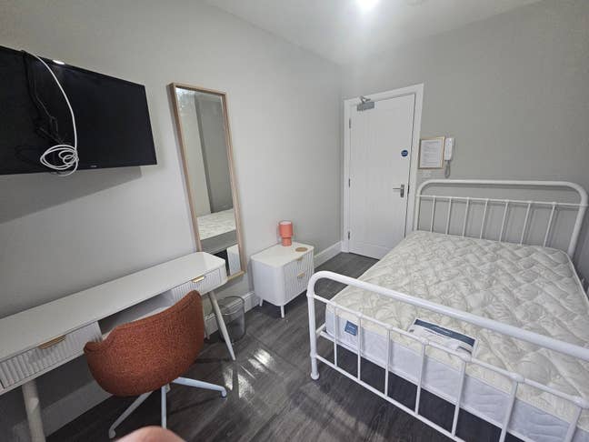 Room to let in shared house with professionals Main Photo