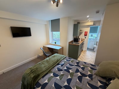 Newly Refurbished Ensuites and Studios  Main Photo