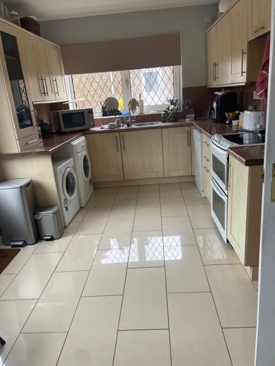 Lovely double room to let in Bletchley Main Photo