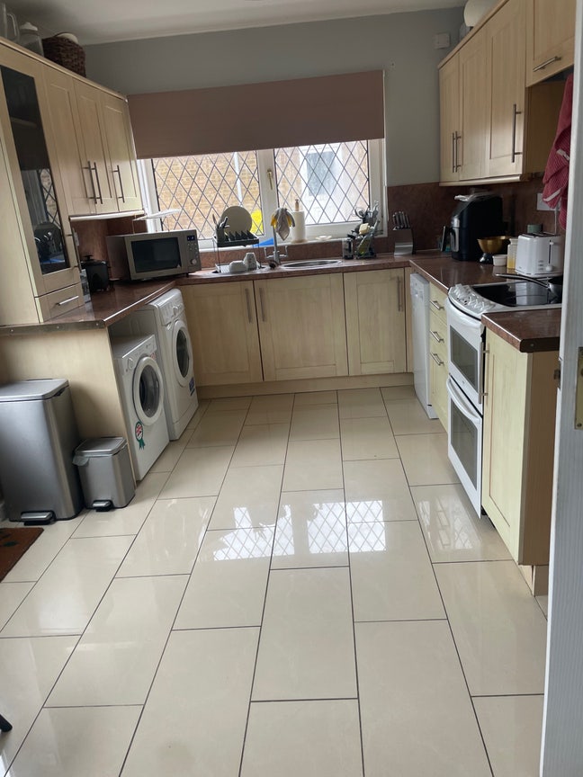 Lovely double room to let in Bletchley Main Photo