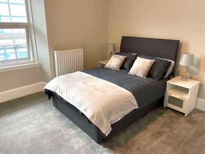 Large, en-suite double room for rent on Ridgeway Main Photo