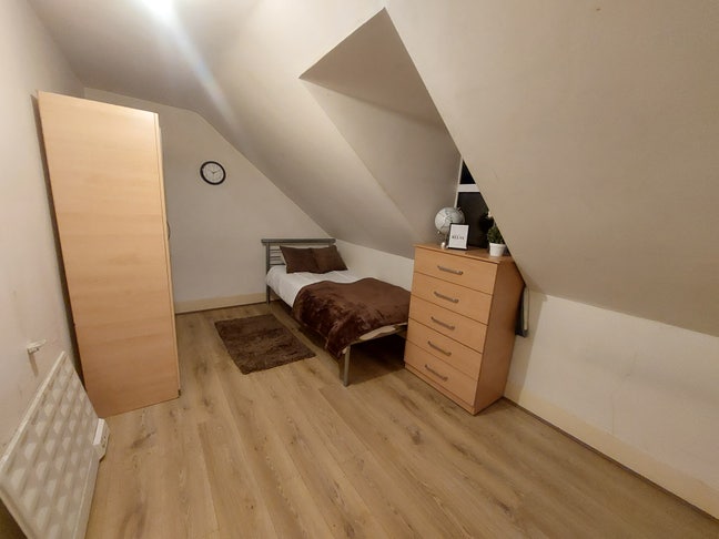 **Premium Single Rooms,10 Mins Walk To Station** Main Photo