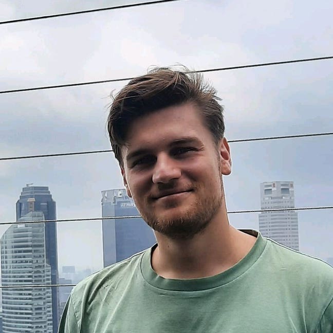 International student looking for flat share Main Photo