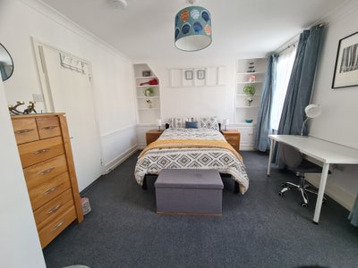 Bright and spacious Mon-Fri room in Westminster  Main Photo