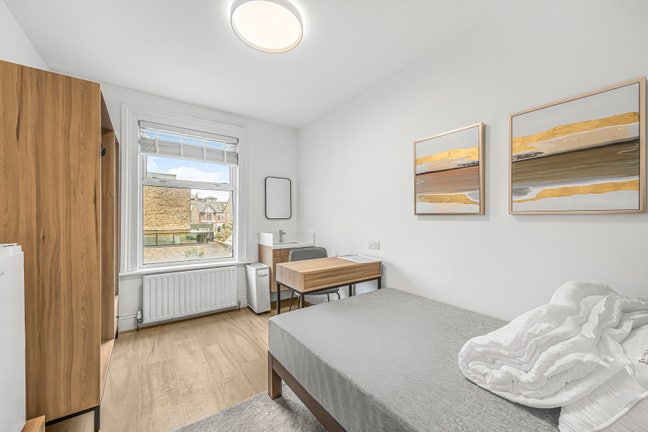 Double Bedroom, Mortlake Road, Richmond, TW9 Main Photo