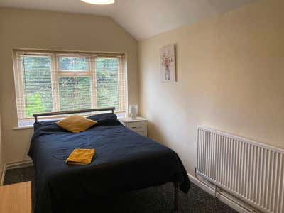 😎Spacious Room, Great Location, Avail 30.04😎15Hs Main Photo