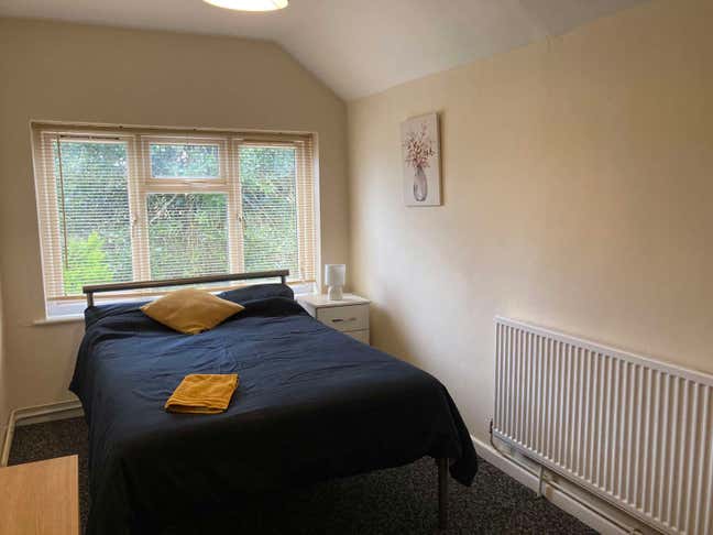 😎Spacious Room, Great Location, Avail 30.04😎15Hs Main Photo