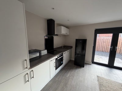 New Modern Fully Furnished  Main Photo