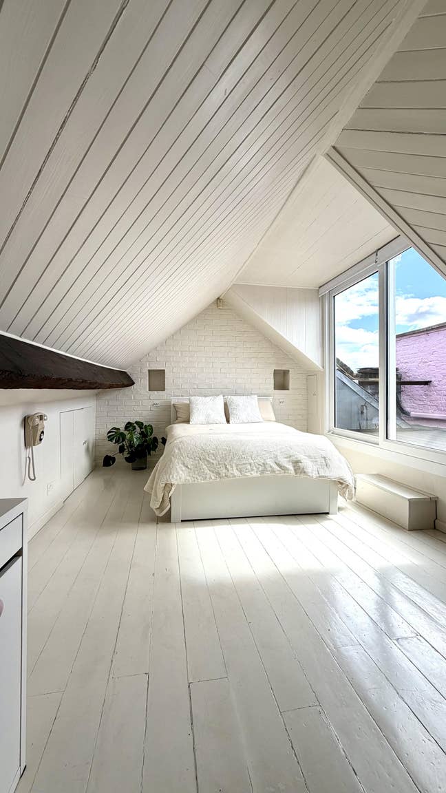 Large Ensuite  | Private Balcony | Battersea Park Main Photo