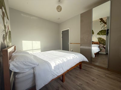 Beautiful and bright double room by Victoria Park Main Photo
