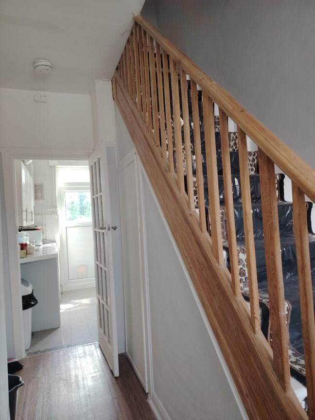 One single bedroom available now  Main Photo