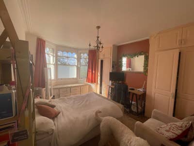 Double Bedroom in a lovely house Main Photo