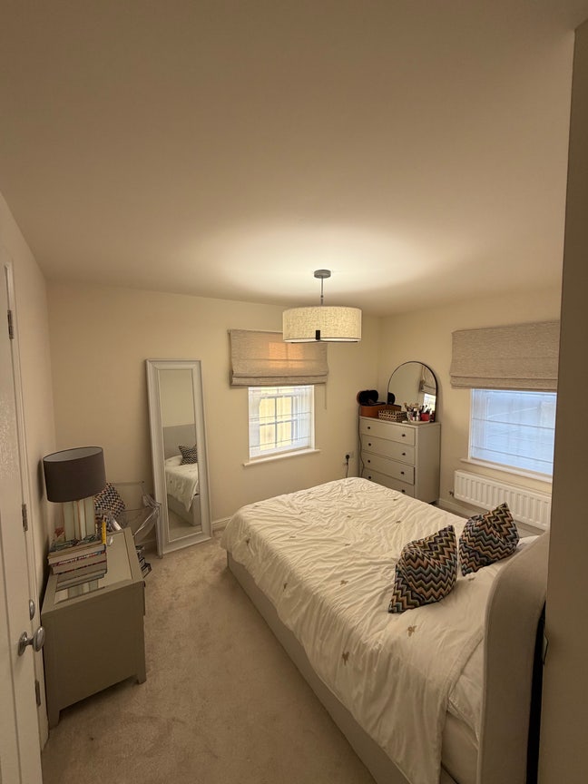 Double en-suite room in new flat Main Photo