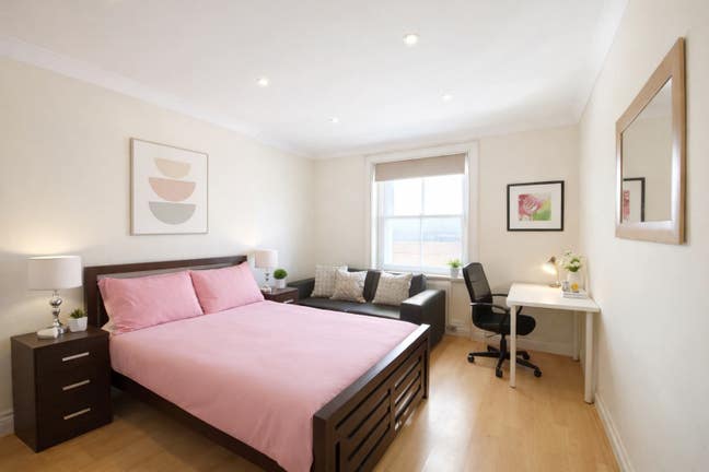 Large Two Bedrooms for Short Let  Main Photo