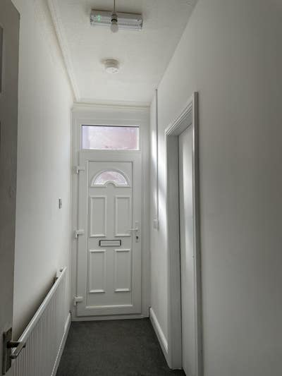 Spacious 4-Bed House for Professionals – WiFi Incl Main Photo