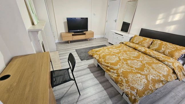 Double Room Available To Rent - Walthamstow E17 Main Photo